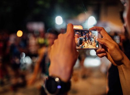 Fotografierender Zuschauer