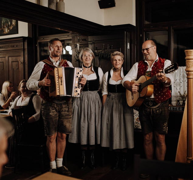 Naviser Viergesang & Hausmusik